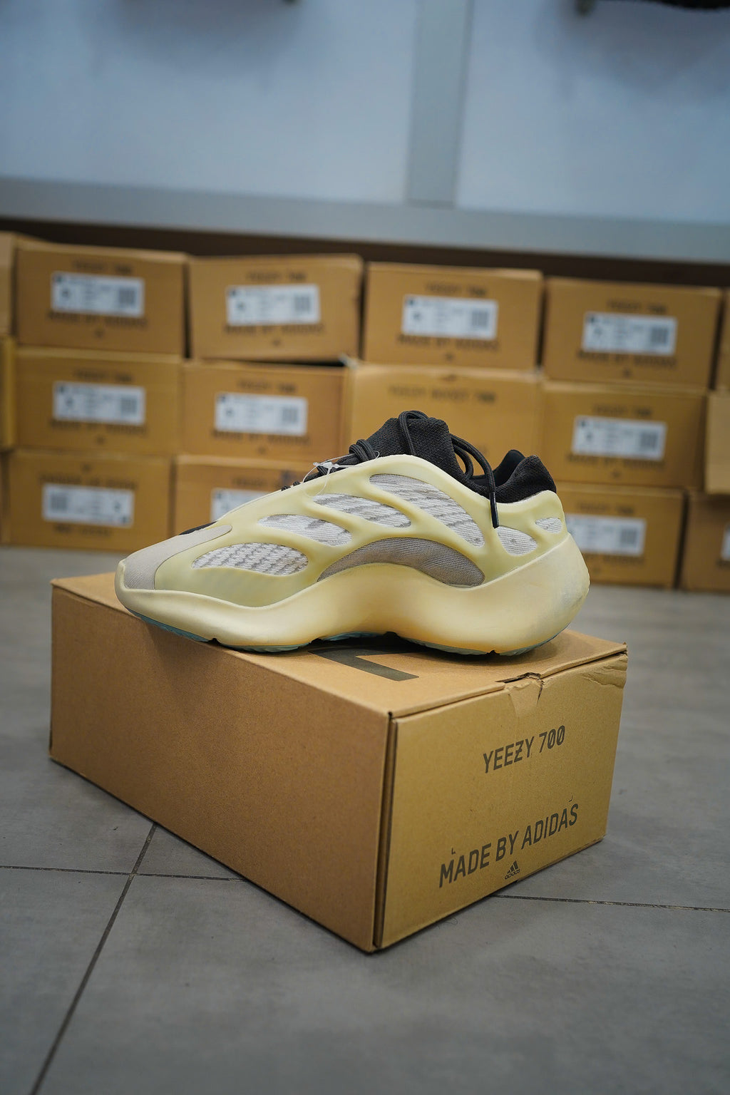 YEEZY AZAEL